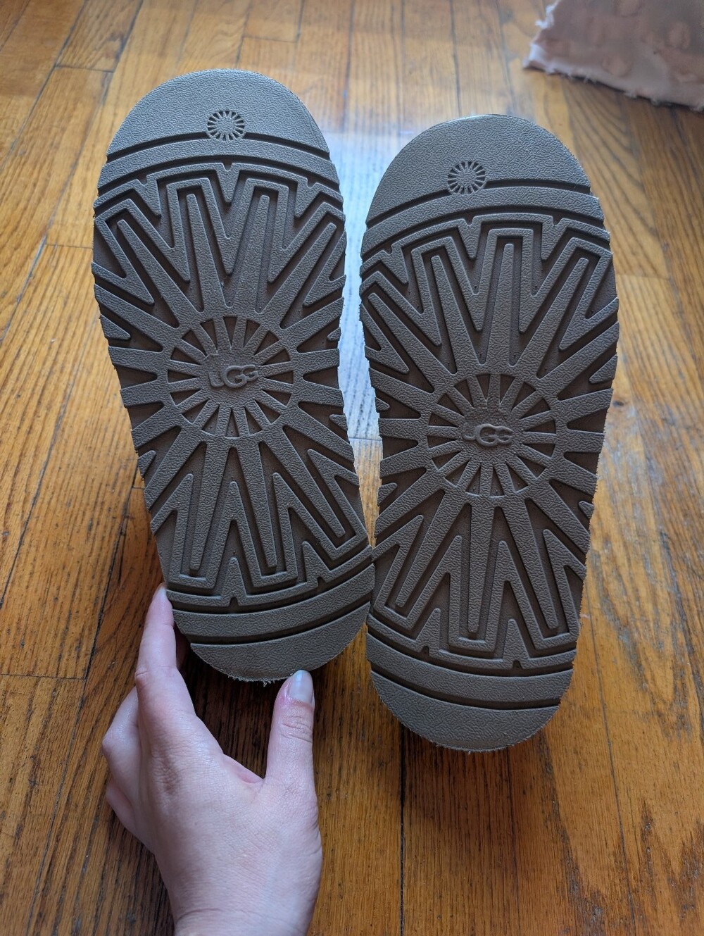 NWOT UGG Women's Tazzle Slippers Chestnut Suede Platform Tassel Mules Size 8 - Picture 6 of 7
